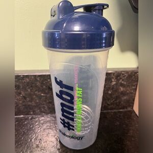 Beach body shaker cup